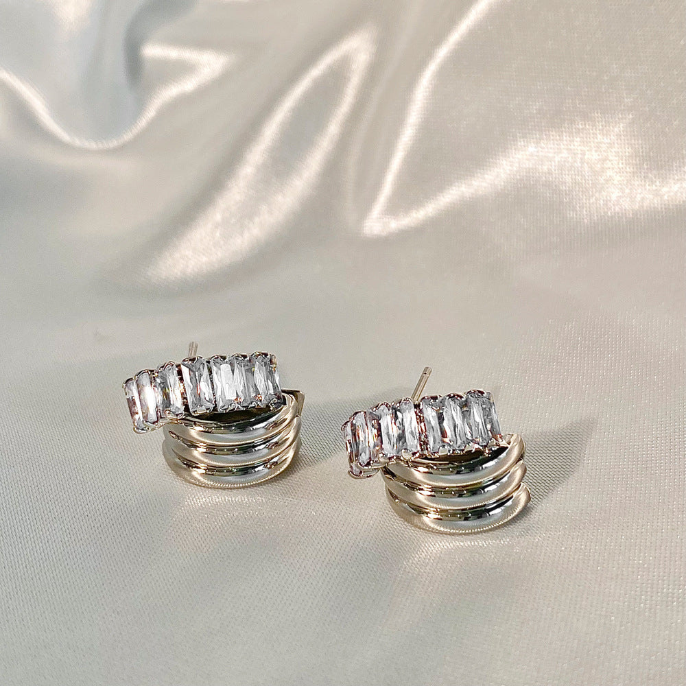 Wholesale Zirconia Metal Staggered Fashion Earrings
